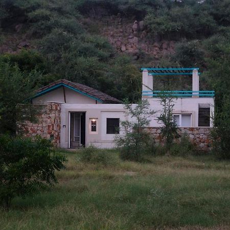 Trees N Tigers Luxury Wildlife Lodge Akbarpur  Exteriör bild